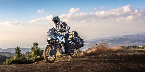 PROMOCIÓN en las CFMOTO MT800 2025 desde 7.990€