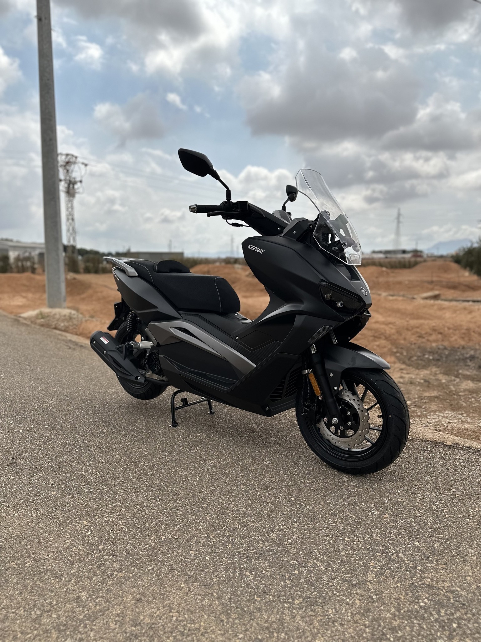 Promoción en el Keeway Vieste 125 por sólo 2.190€ con 5 años de garantía el Seguro y la Maleta de regalo